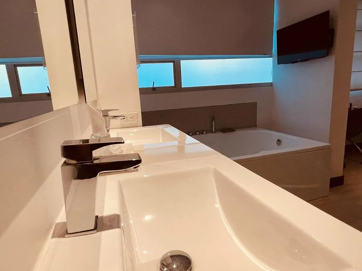 Hotel Loyds Μεντεγίν