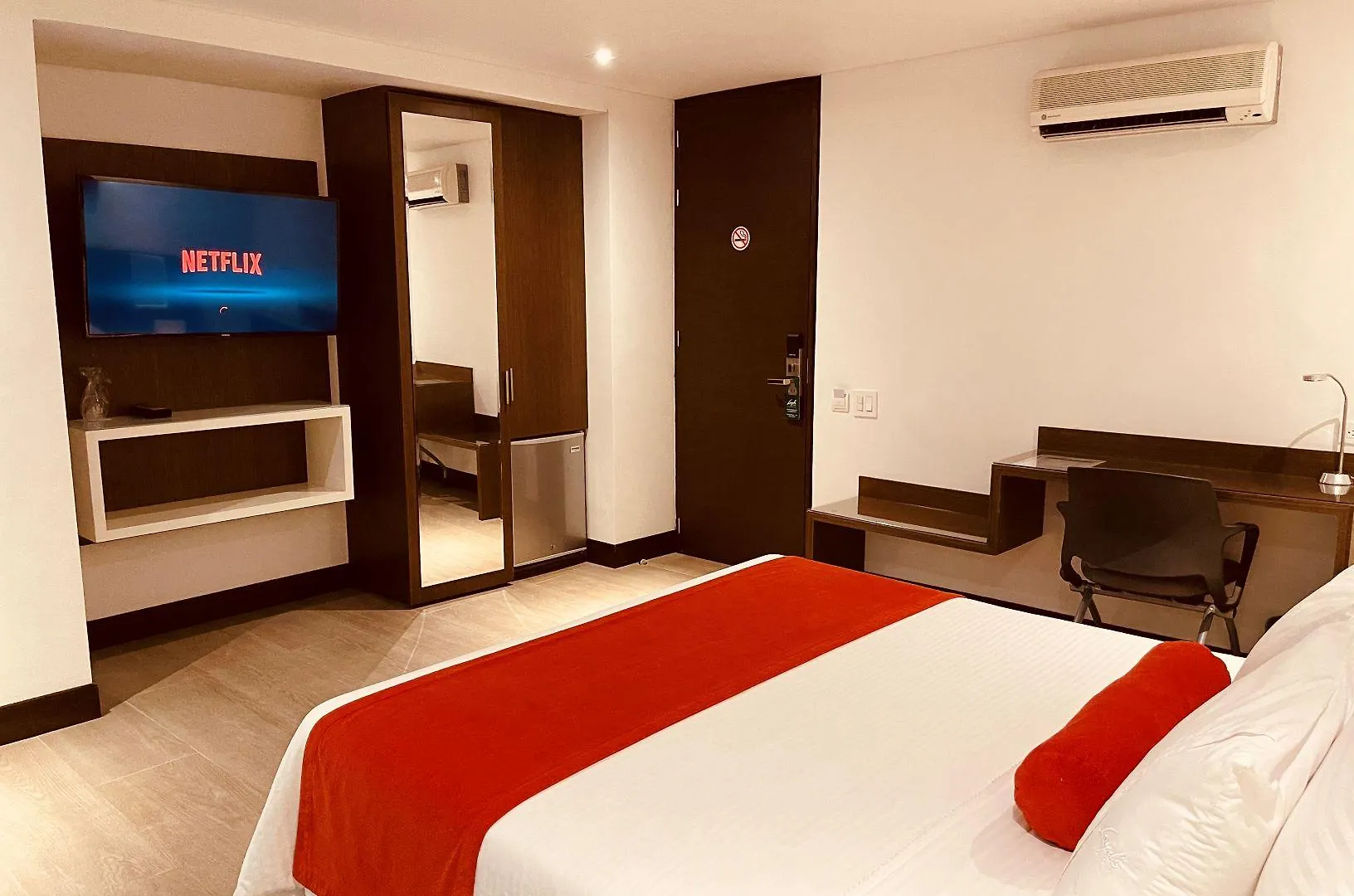 Hotel Loyds Μεντεγίν