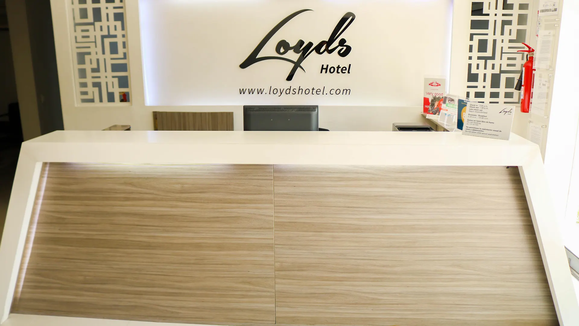 Hotel Loyds Μεντεγίν