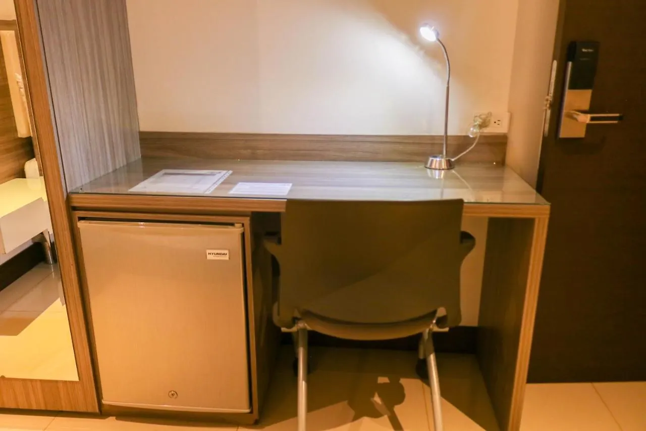 Hotel Loyds Μεντεγίν 3*,