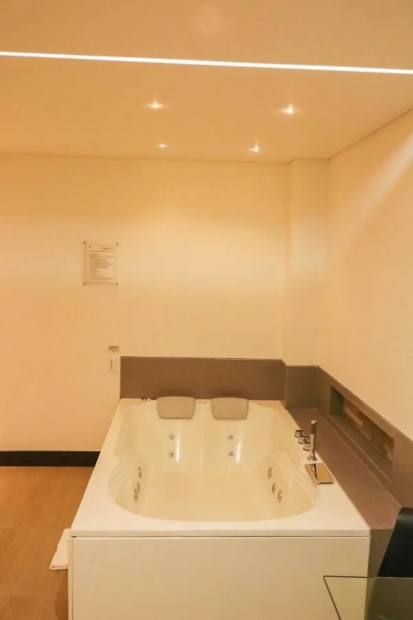 Hotel Loyds Μεντεγίν