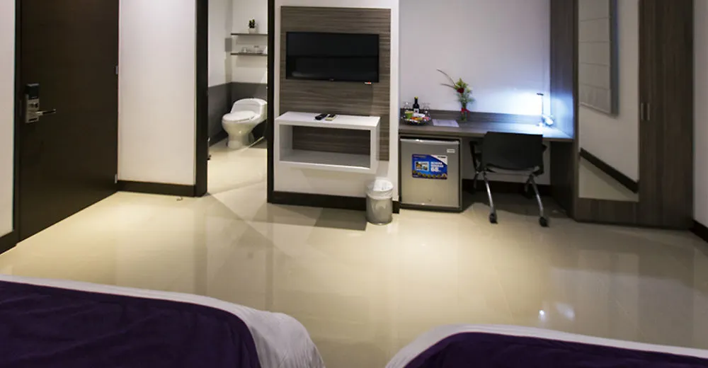 Hotel Loyds Μεντεγίν